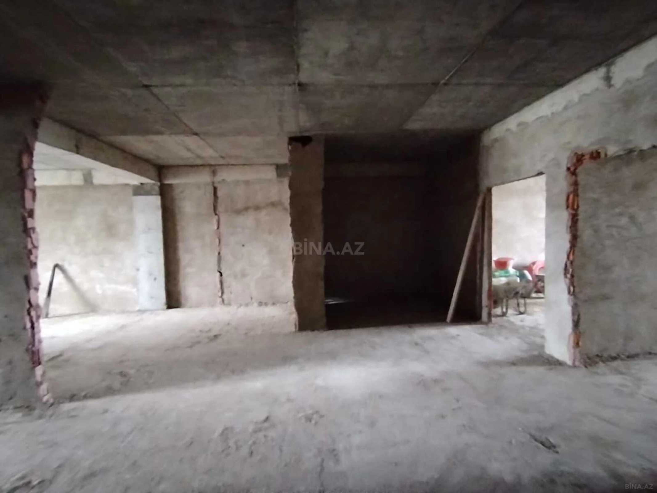 Satılır 3 otaqlı mənzil 156 m²
