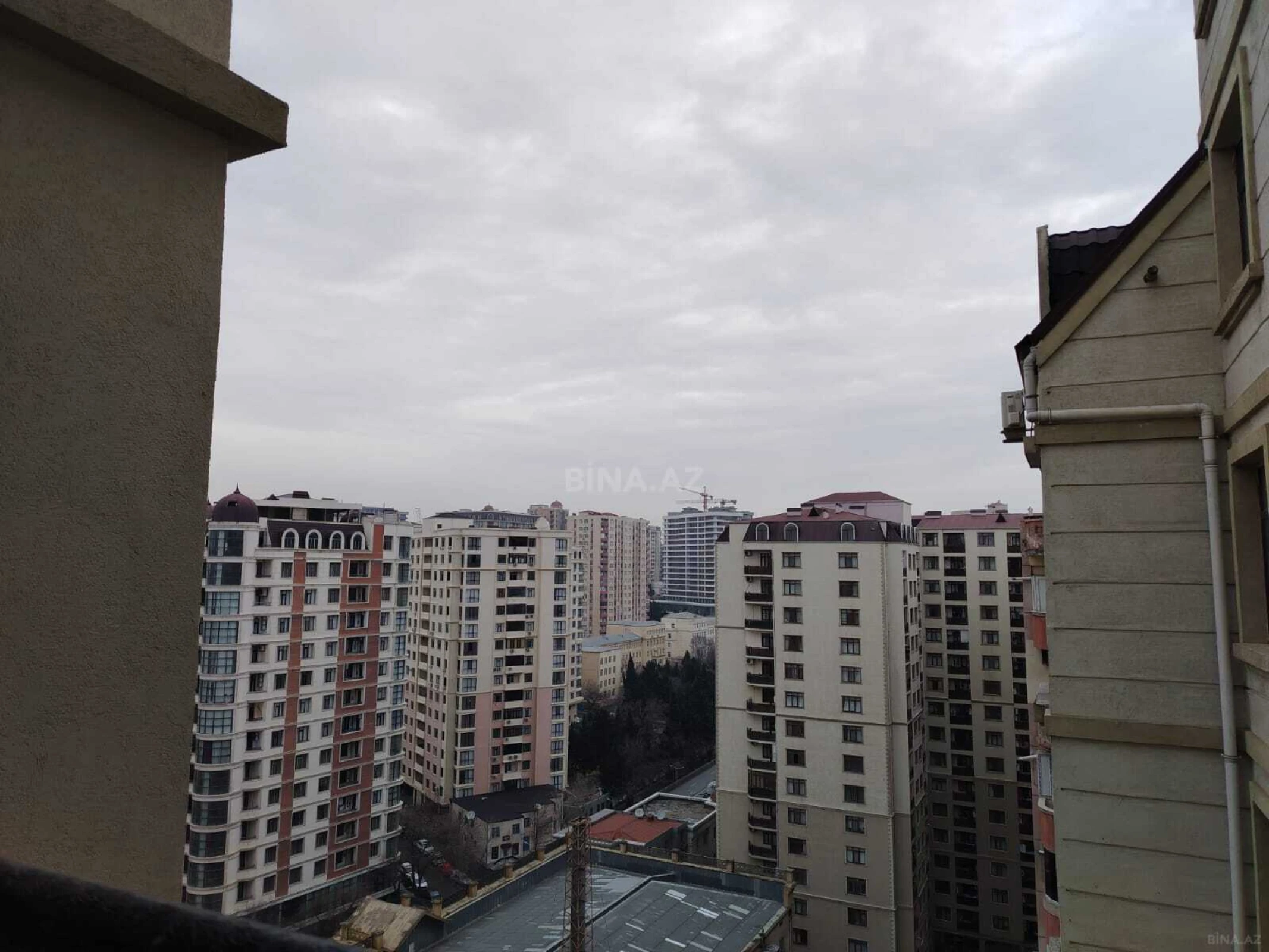 Satılır 3 otaqlı mənzil 156 m²