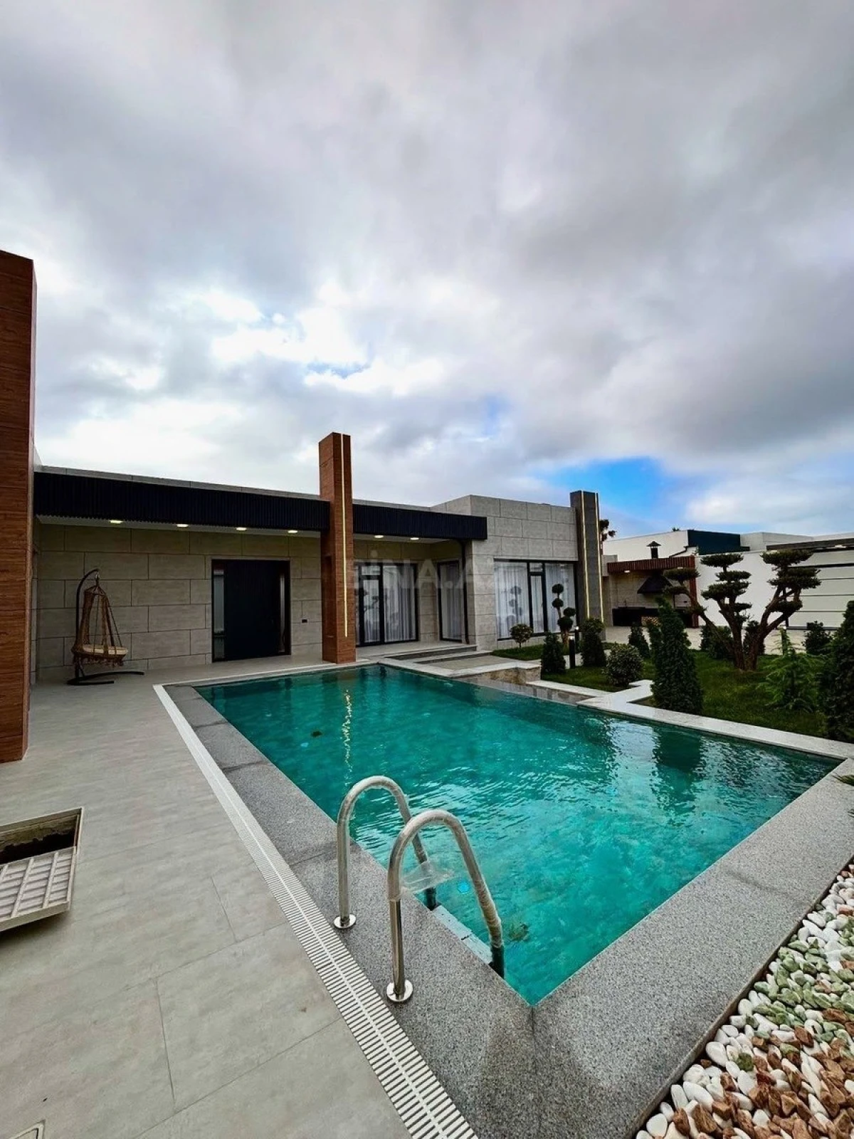 Kirayə verilir 5 otaqlı həyət evi 250 m²