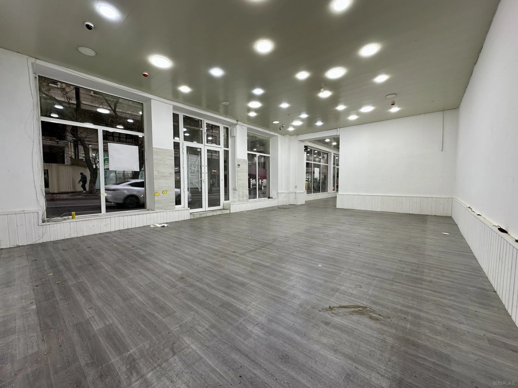 Kirayə verilir obyekt 255 m²