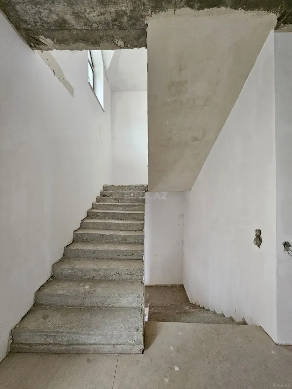 Satılır 6 otaqlı həyət evi 400 m²