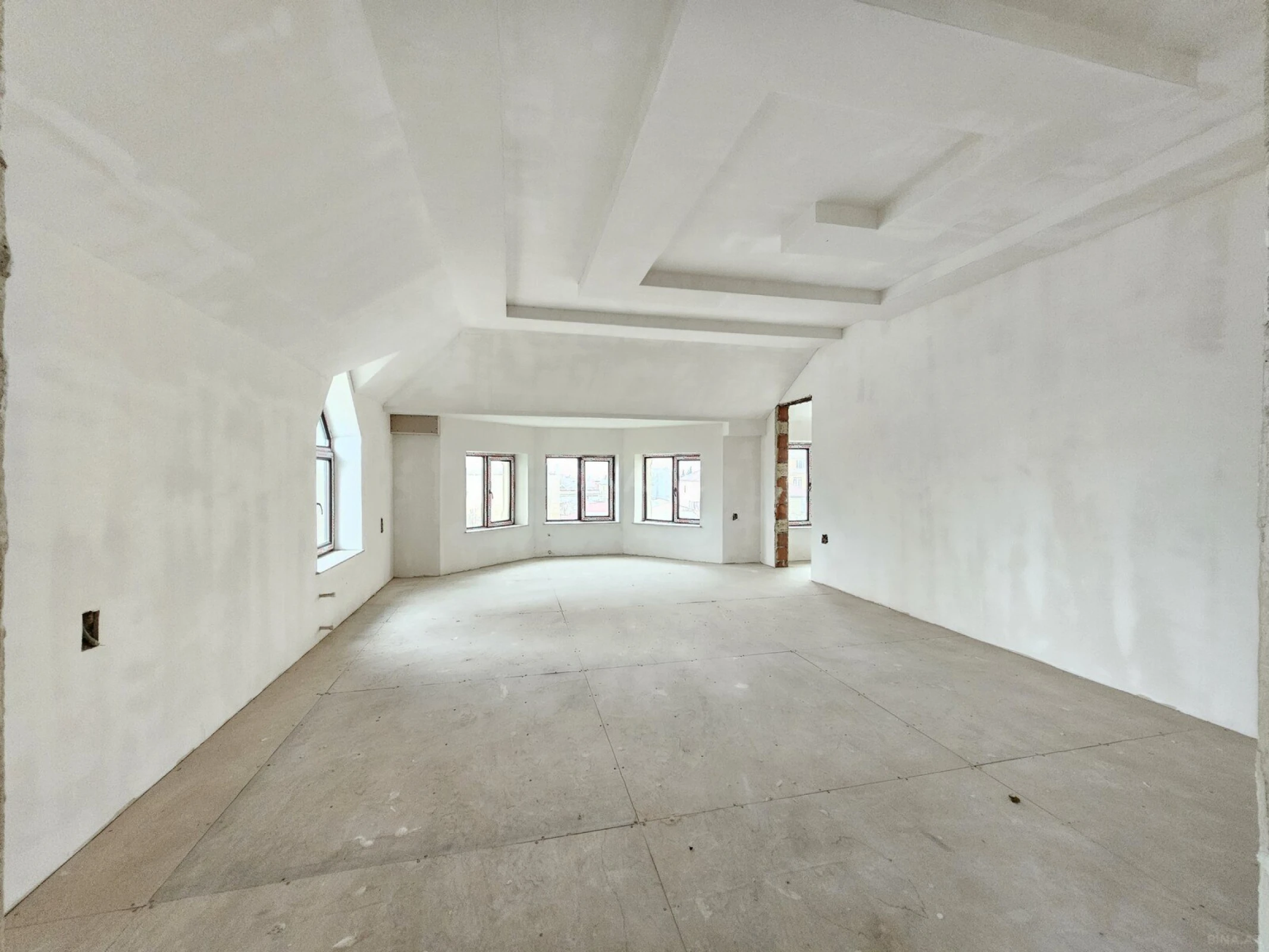 Satılır 6 otaqlı həyət evi 400 m²