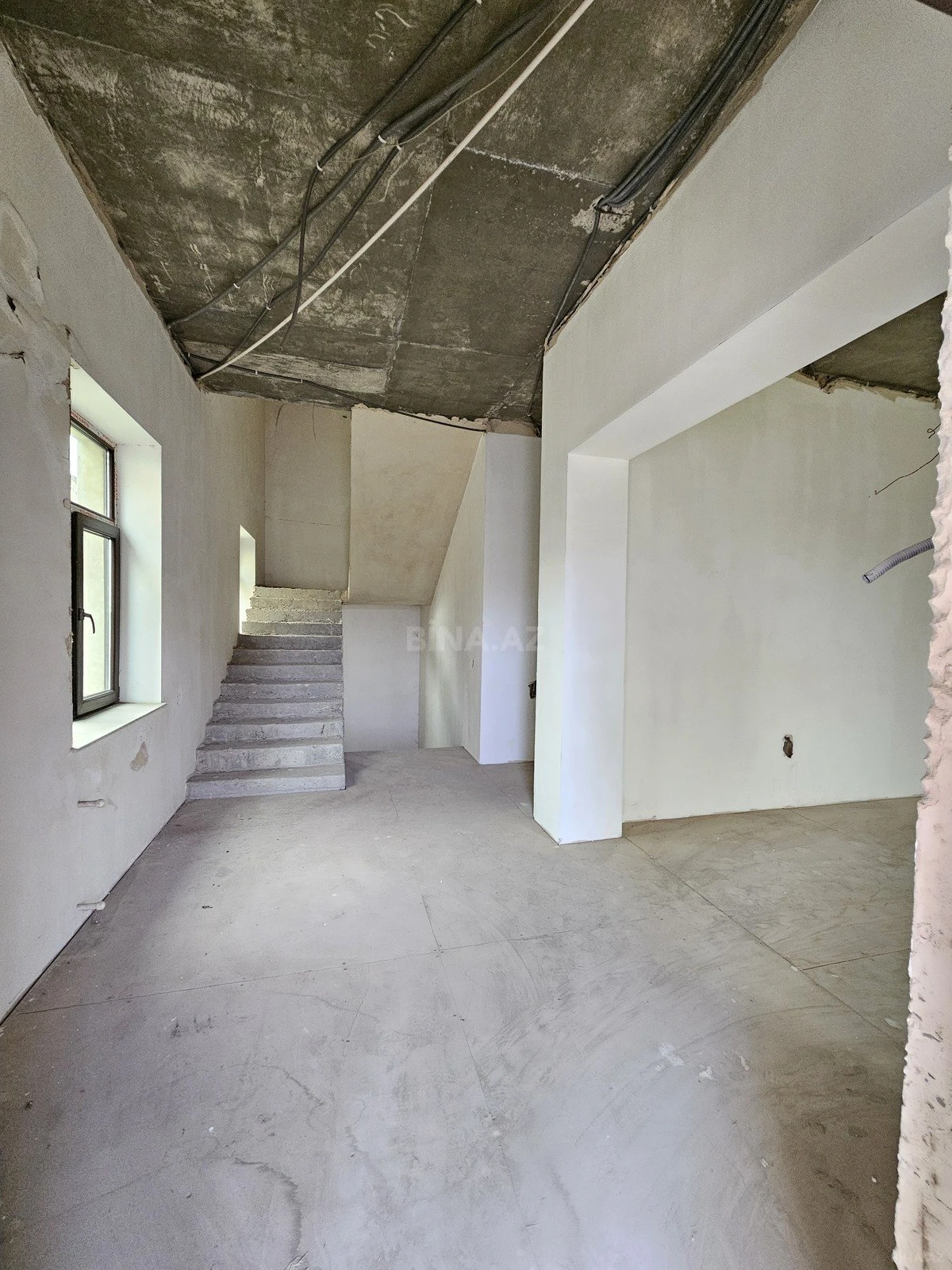 Satılır 6 otaqlı həyət evi 400 m²