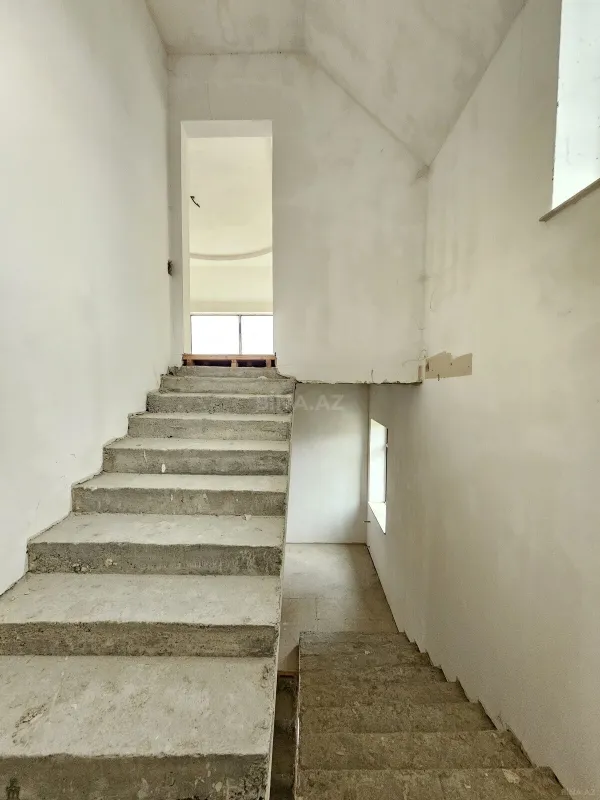 Satılır 6 otaqlı həyət evi 400 m²