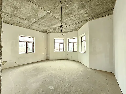 Satılır 6 otaqlı həyət evi 400 m²