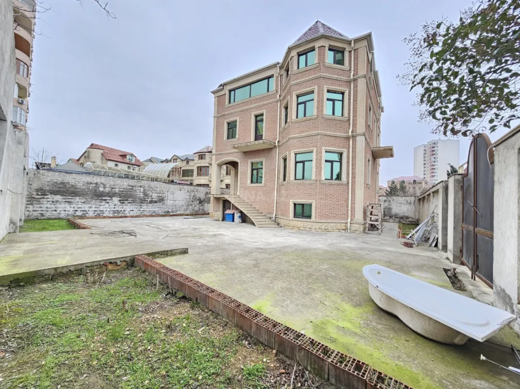 Satılır 6 otaqlı həyət evi 400 m²