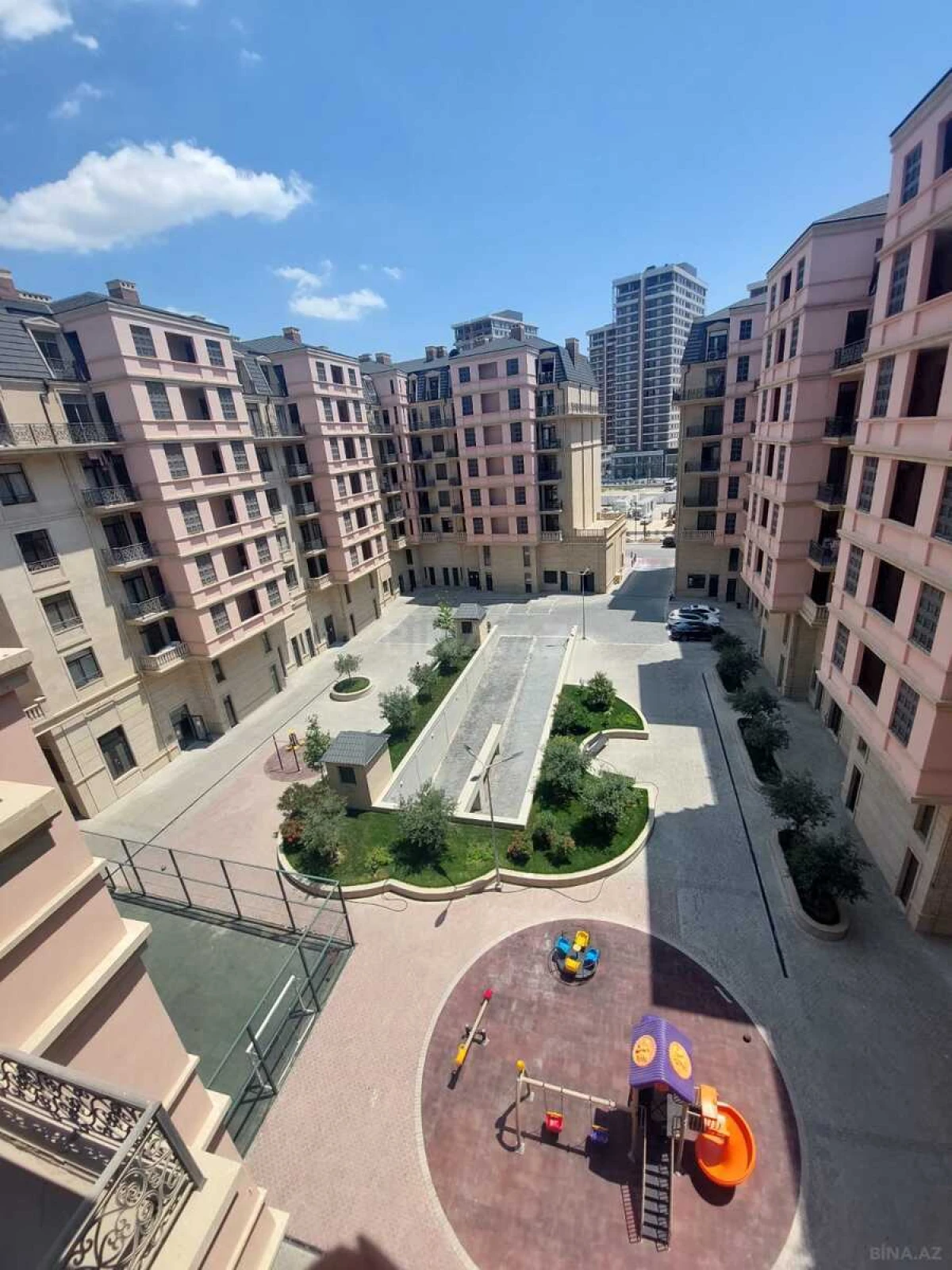 Satılır 3 otaqlı mənzil 137 m²