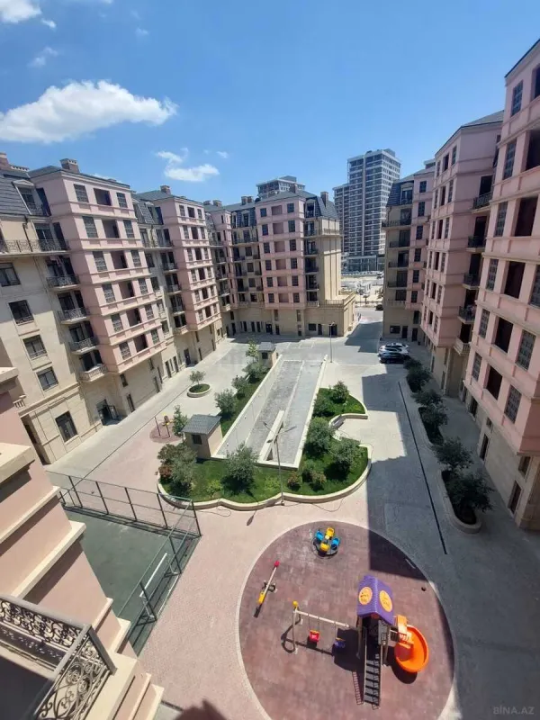 Satılır 3 otaqlı mənzil 137 m²
