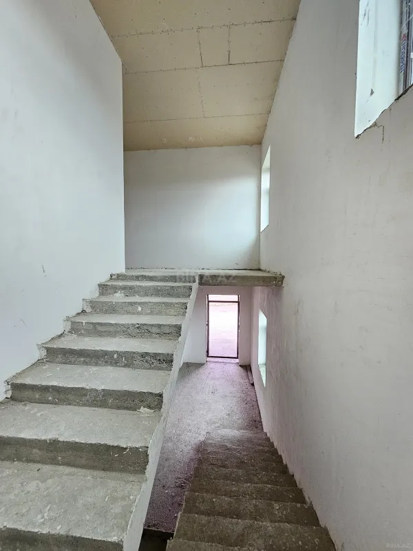 Satılır 4 otaqlı həyət evi 300 m²