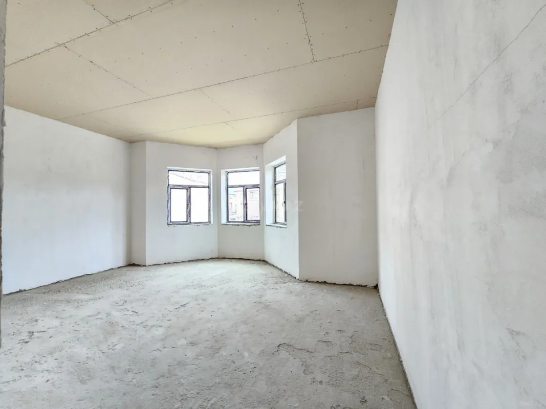 Satılır 4 otaqlı həyət evi 300 m²