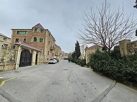 Satılır 4 otaqlı həyət evi 300 m²