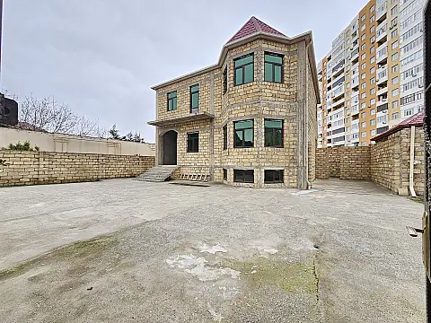 Satılır 4 otaqlı həyət evi 300 m²