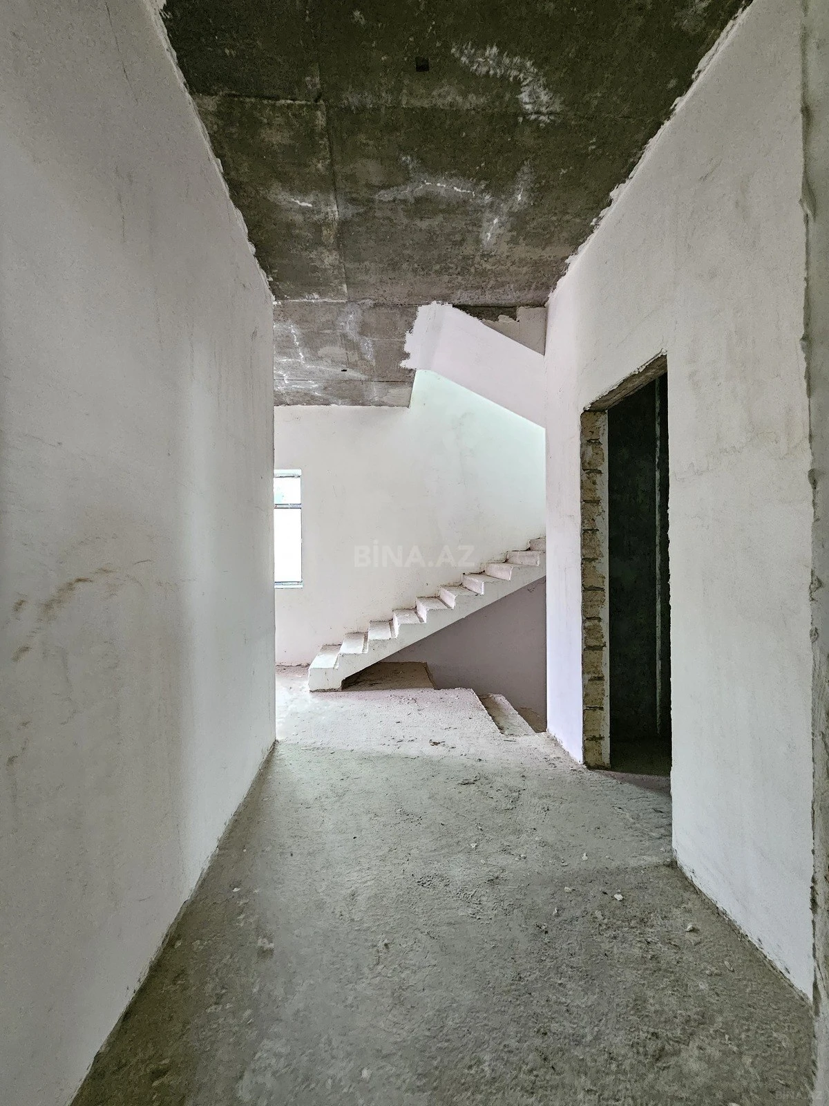 Satılır 4 otaqlı həyət evi 300 m²