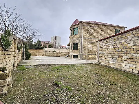 Satılır 4 otaqlı həyət evi 300 m²