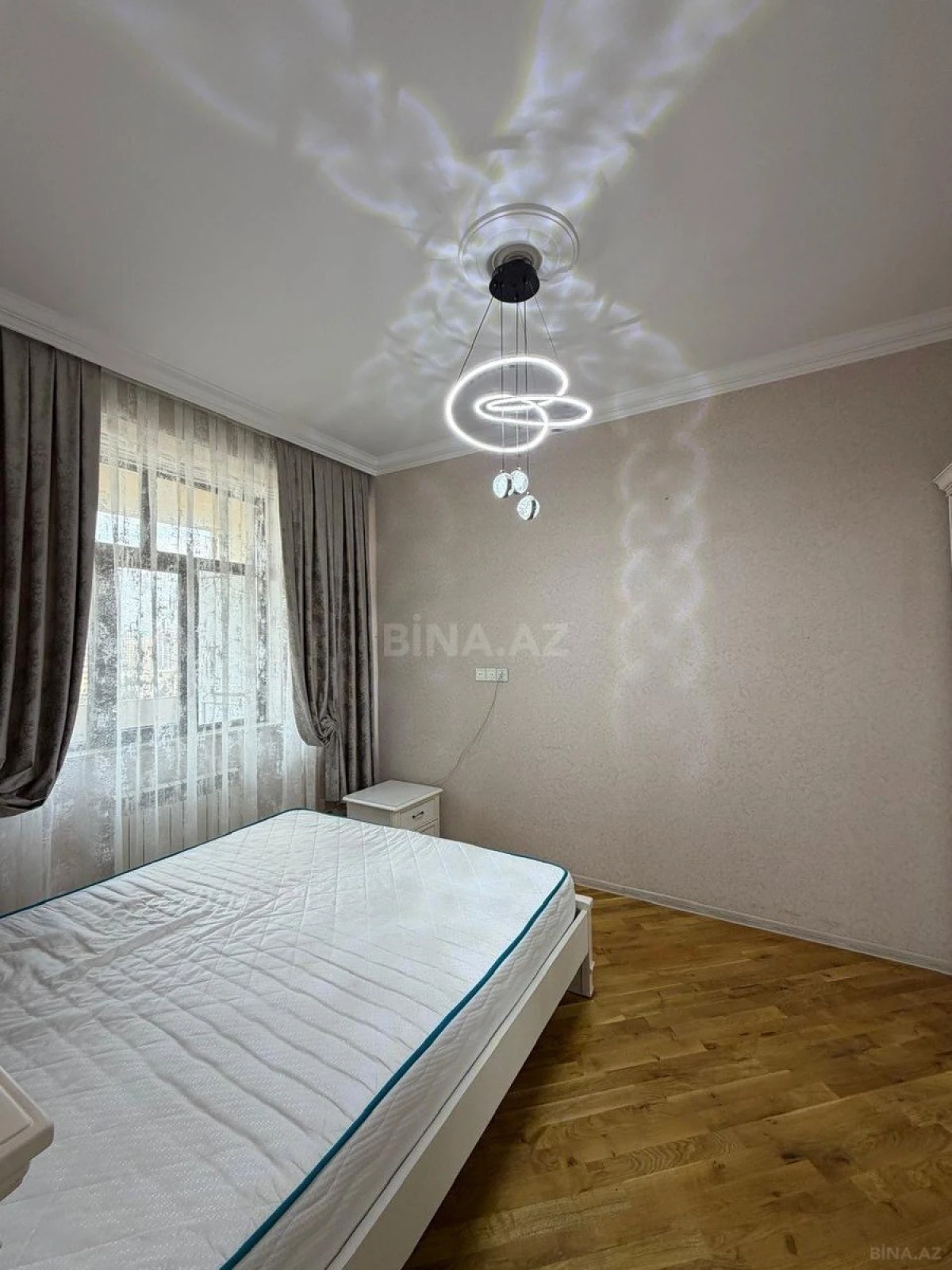 Satılır 2 otaqlı mənzil 84 m²