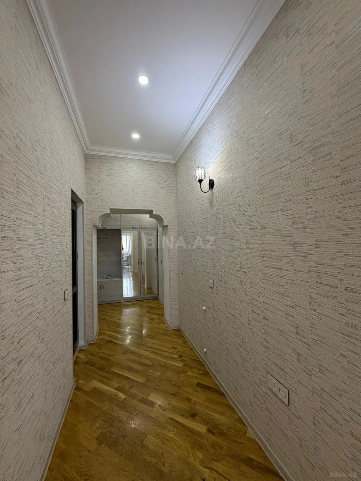 Satılır 2 otaqlı mənzil 84 m²