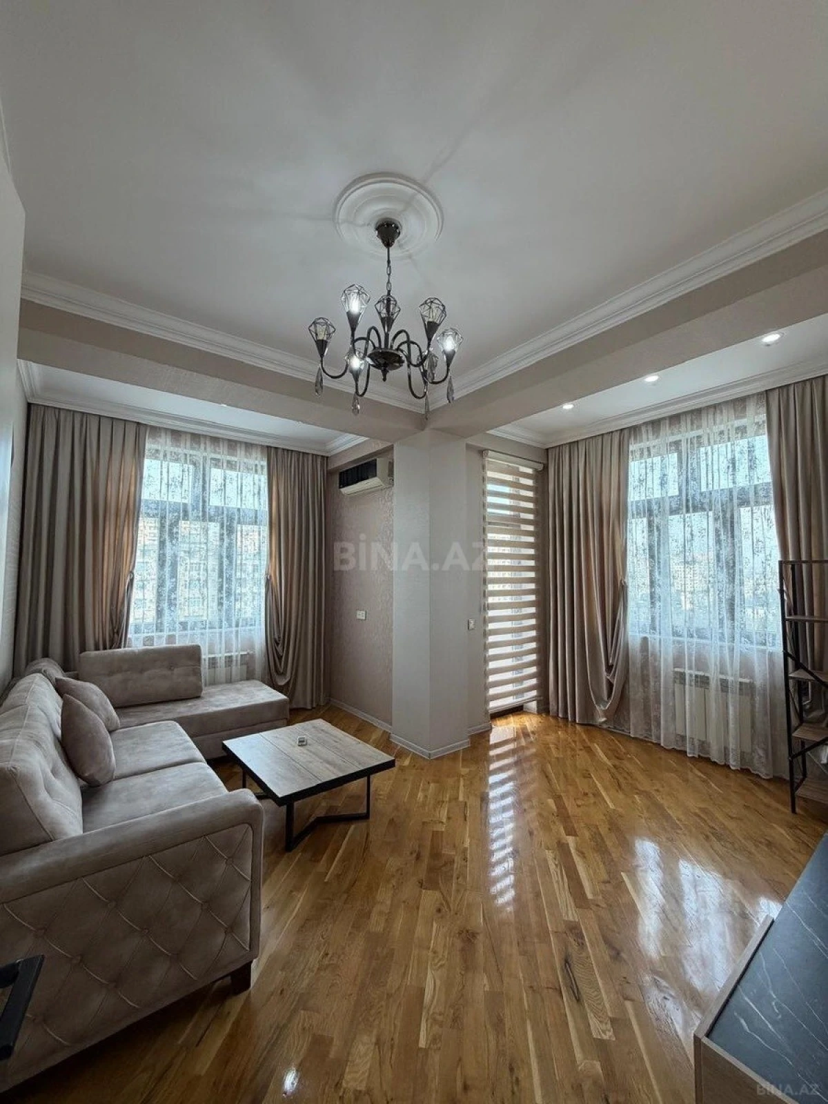 Satılır 2 otaqlı mənzil 84 m²