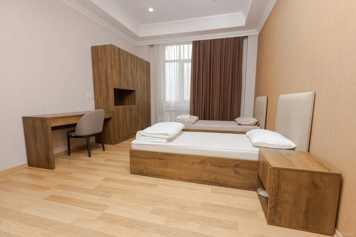 Kirayə verilir 3 otaqlı mənzil 150 m²