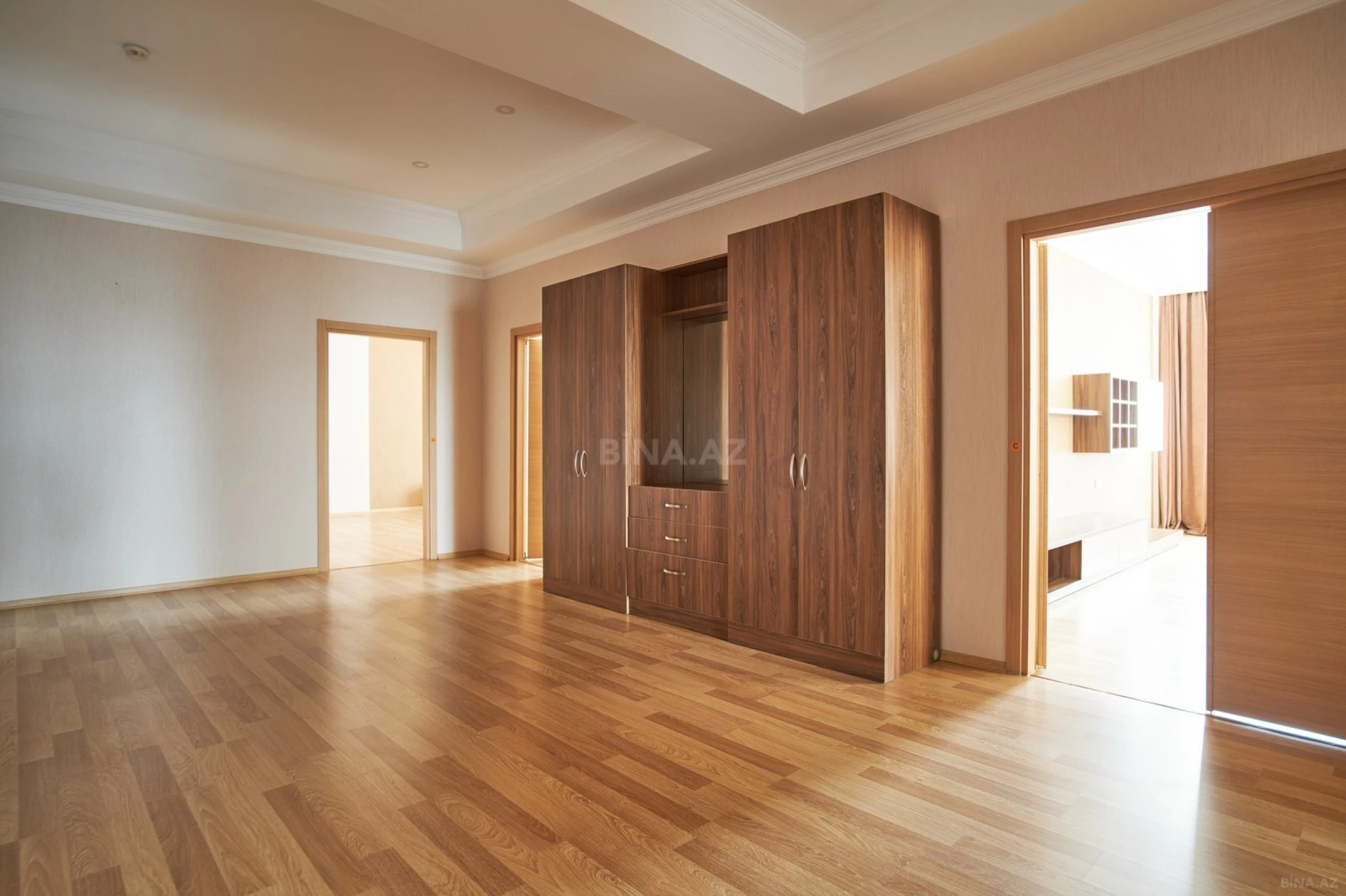 Kirayə verilir 3 otaqlı mənzil 150 m²