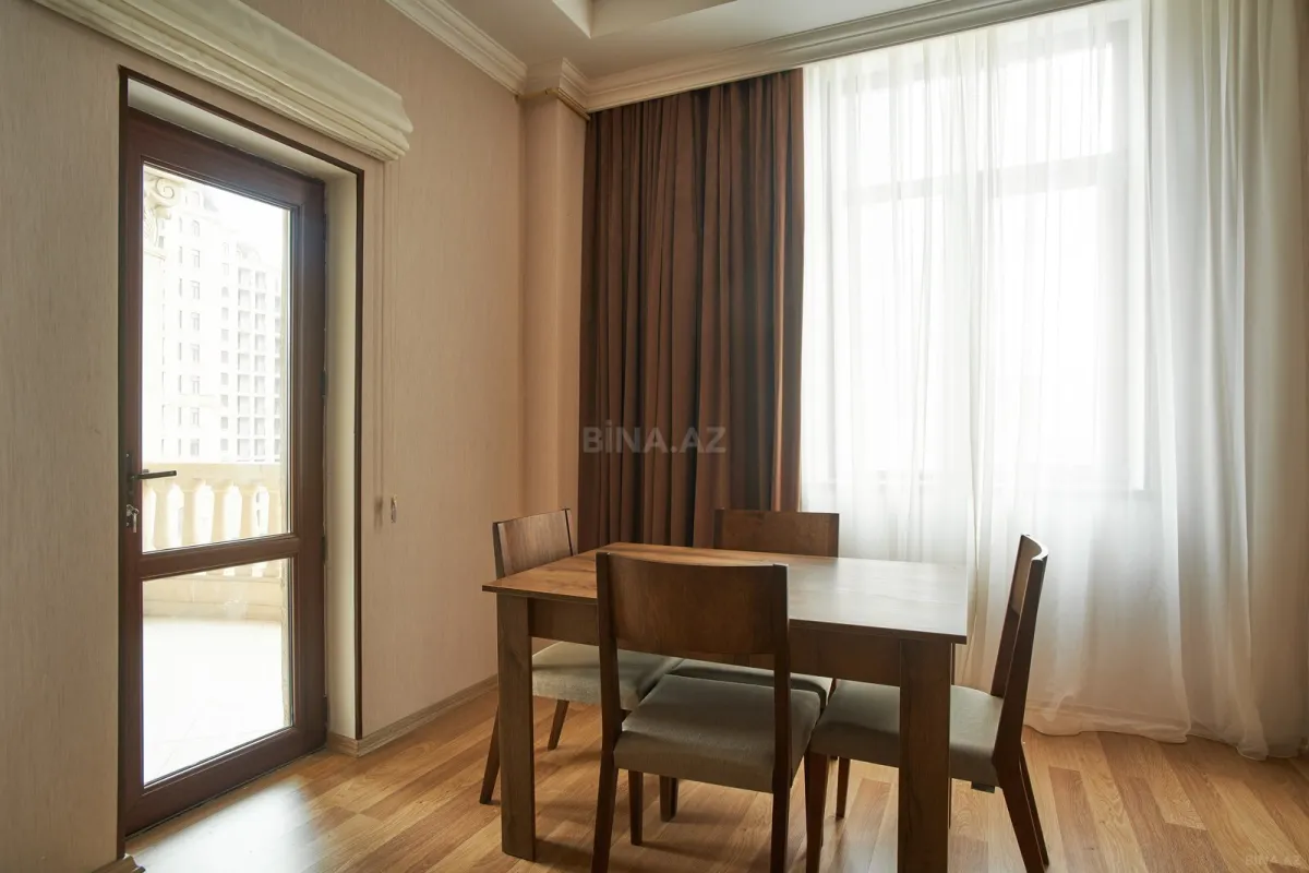 Kirayə verilir 3 otaqlı mənzil 150 m²