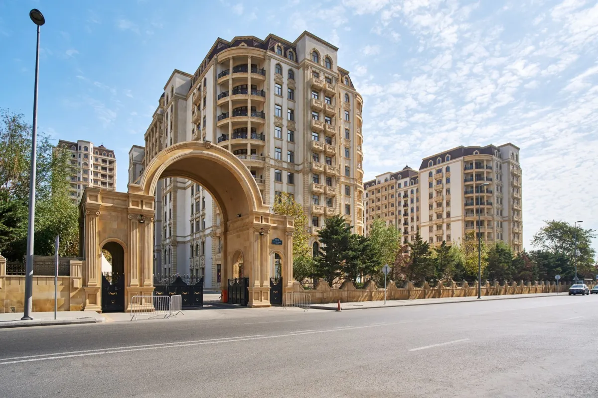 Kirayə verilir 3 otaqlı mənzil 150 m²