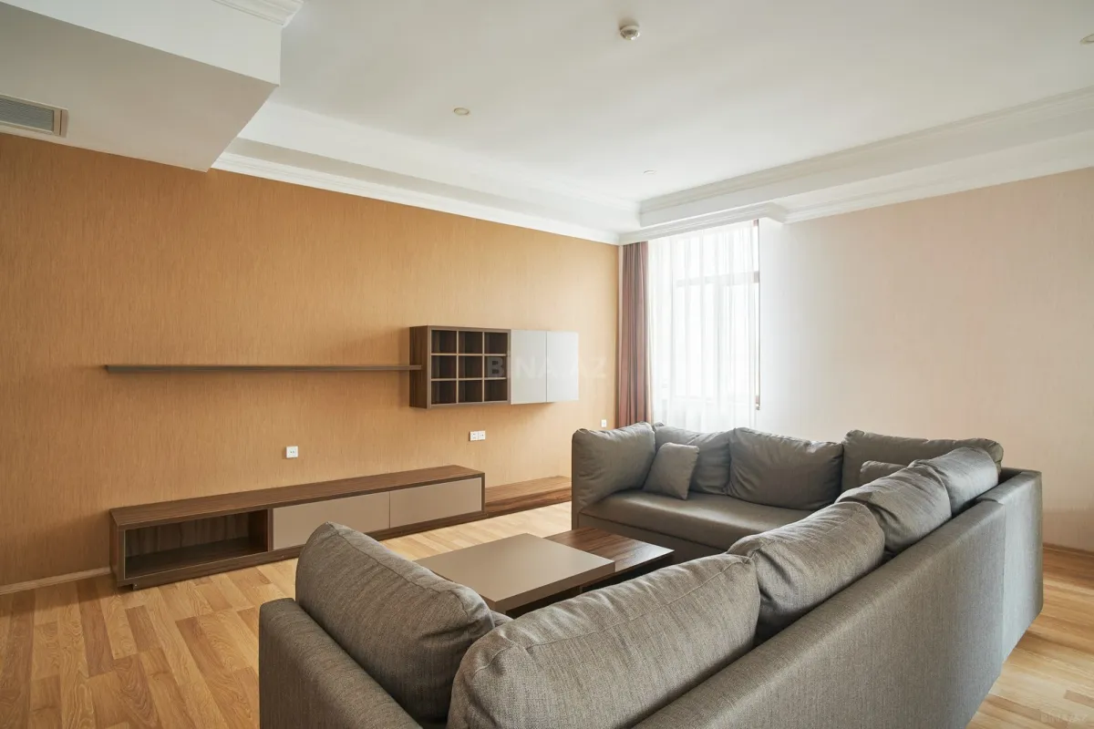 Kirayə verilir 3 otaqlı mənzil 150 m²
