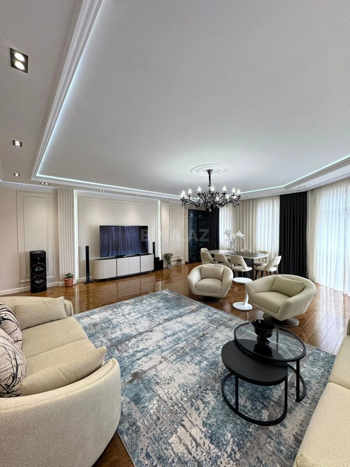 Satılır 5 otaqlı mənzil 272 m²