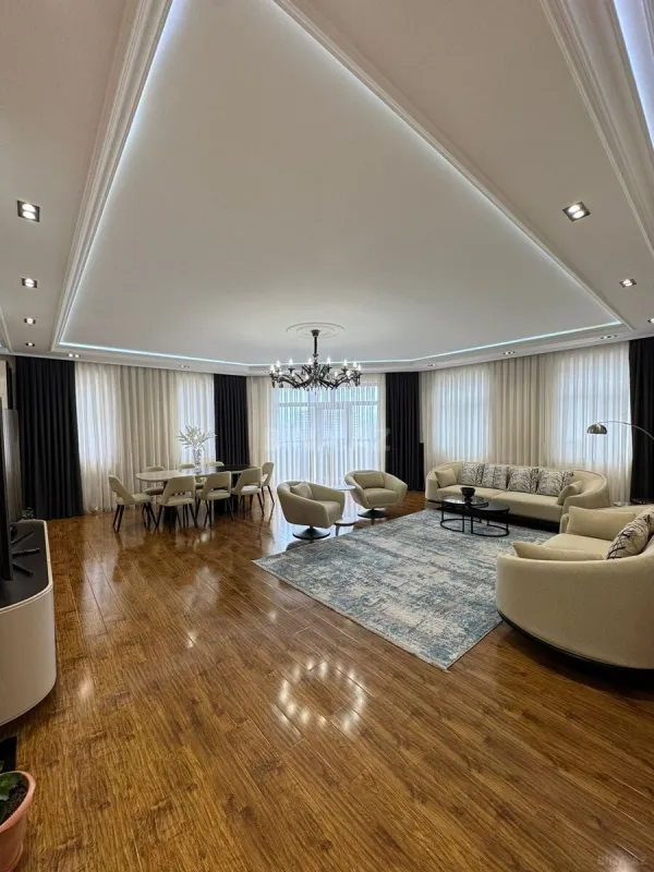 Satılır 5 otaqlı mənzil 272 m²