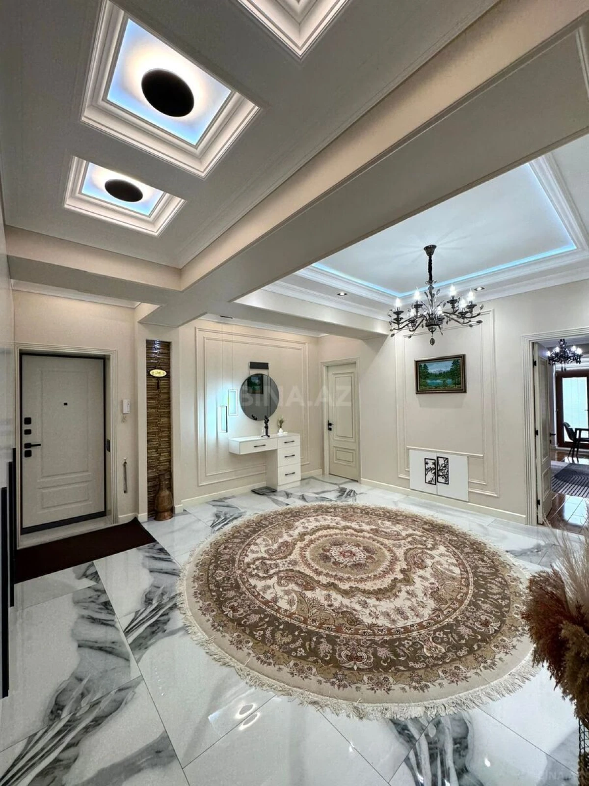 Satılır 5 otaqlı mənzil 272 m²