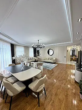 Satılır 5 otaqlı mənzil 272 m²