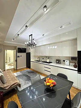 Satılır 5 otaqlı mənzil 272 m²