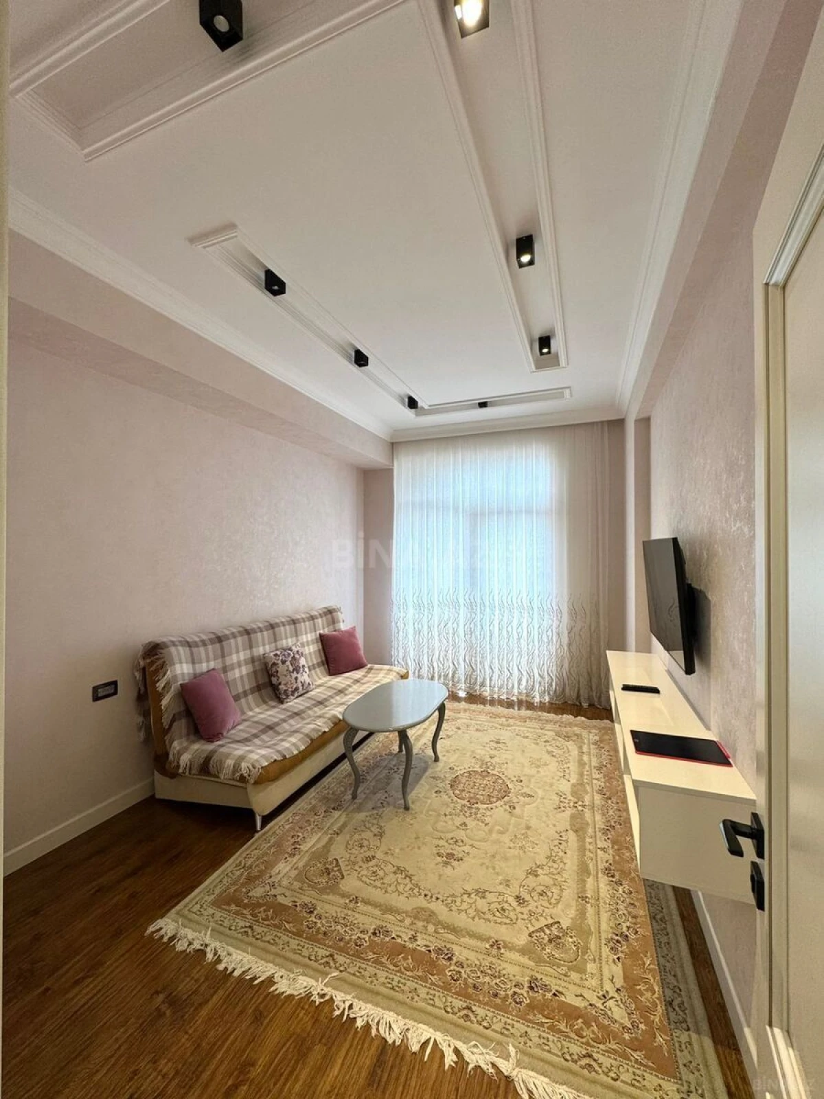Satılır 5 otaqlı mənzil 272 m²