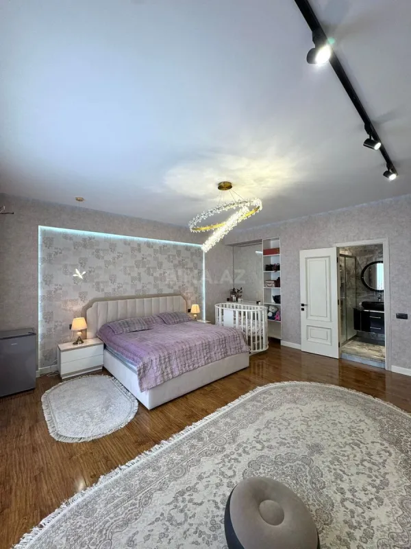 Satılır 5 otaqlı mənzil 272 m²