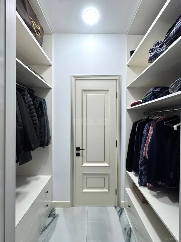 Satılır 5 otaqlı mənzil 272 m²