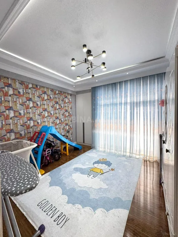 Satılır 5 otaqlı mənzil 272 m²