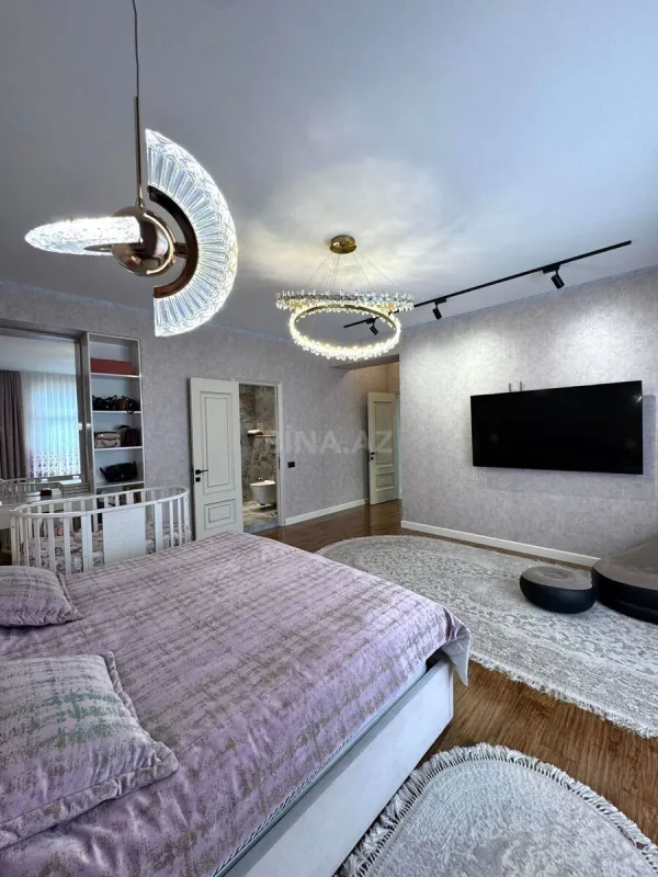 Satılır 5 otaqlı mənzil 272 m²
