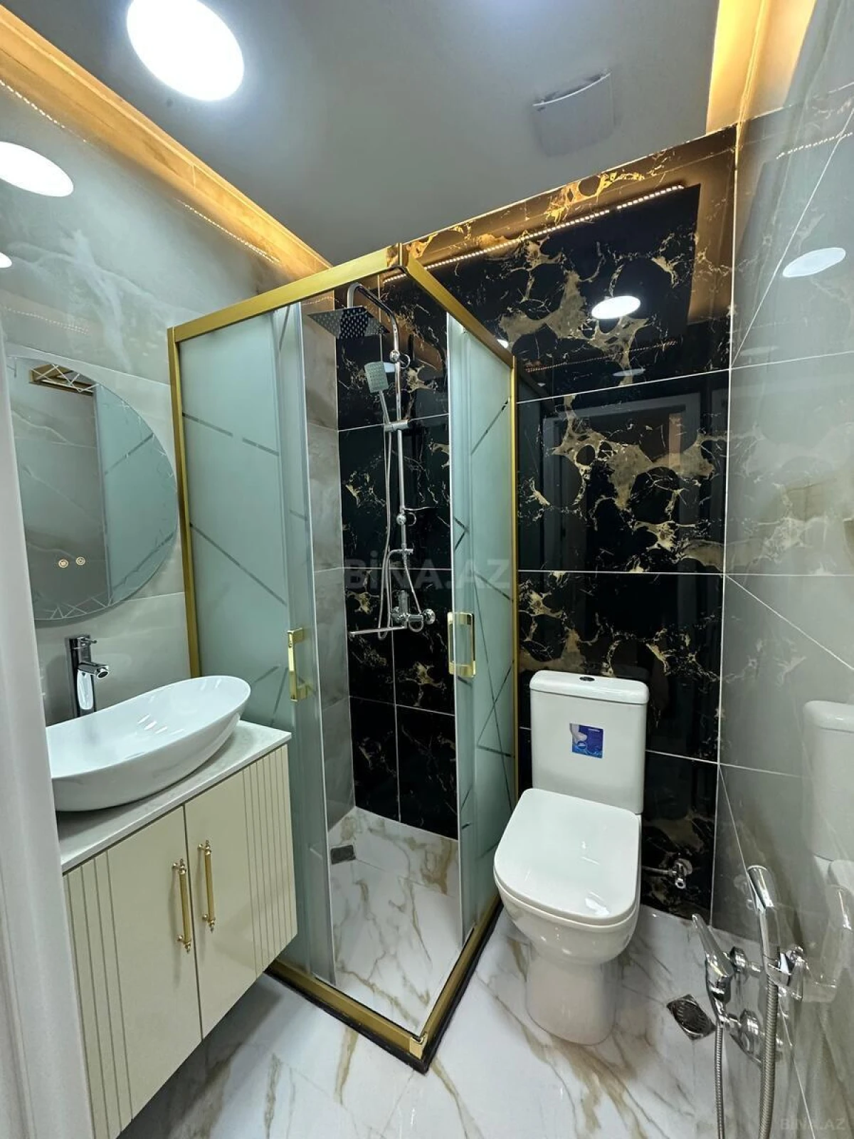 Satılır 2 otaqlı mənzil 75 m²