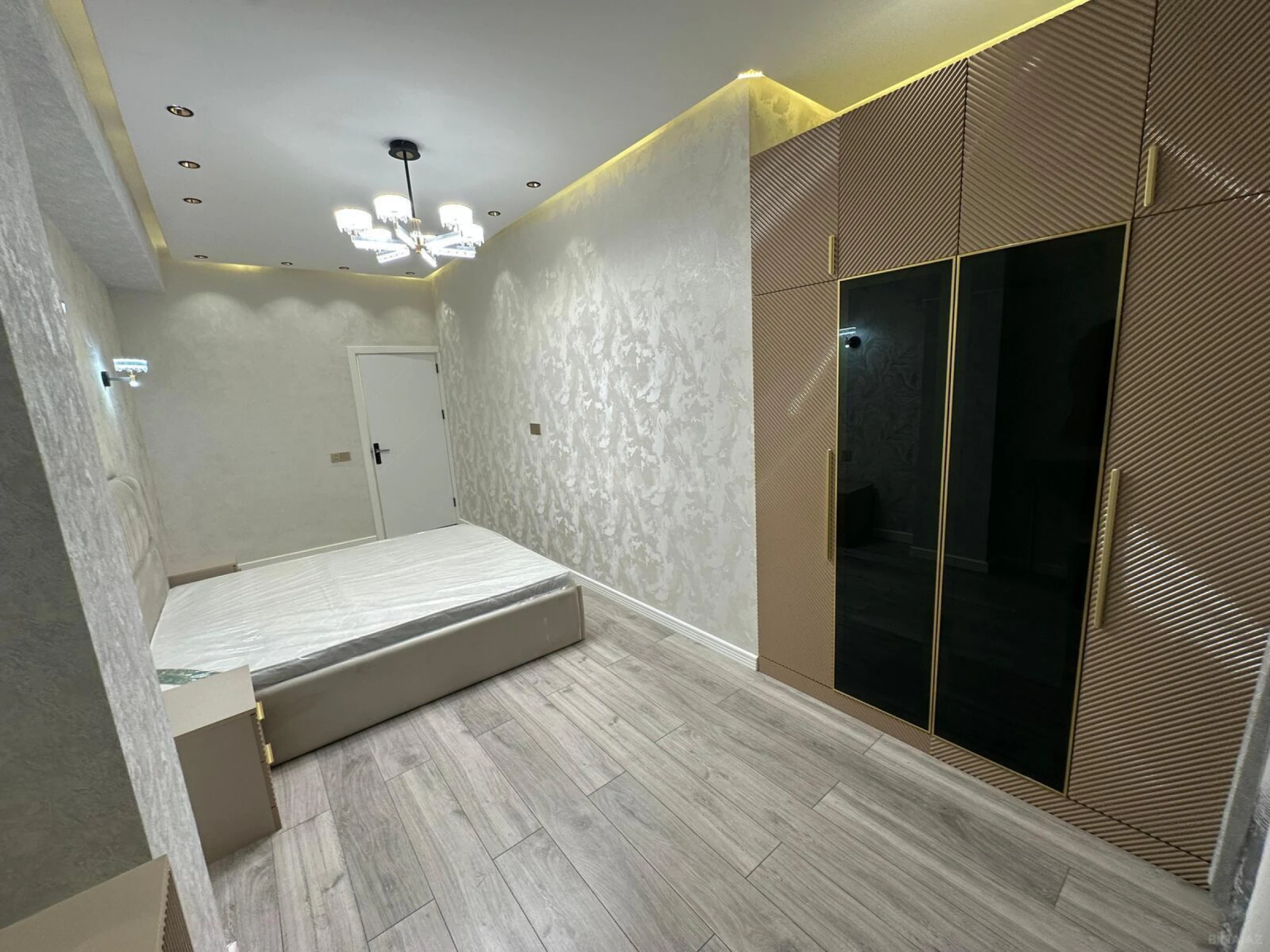 Satılır 2 otaqlı mənzil 75 m²
