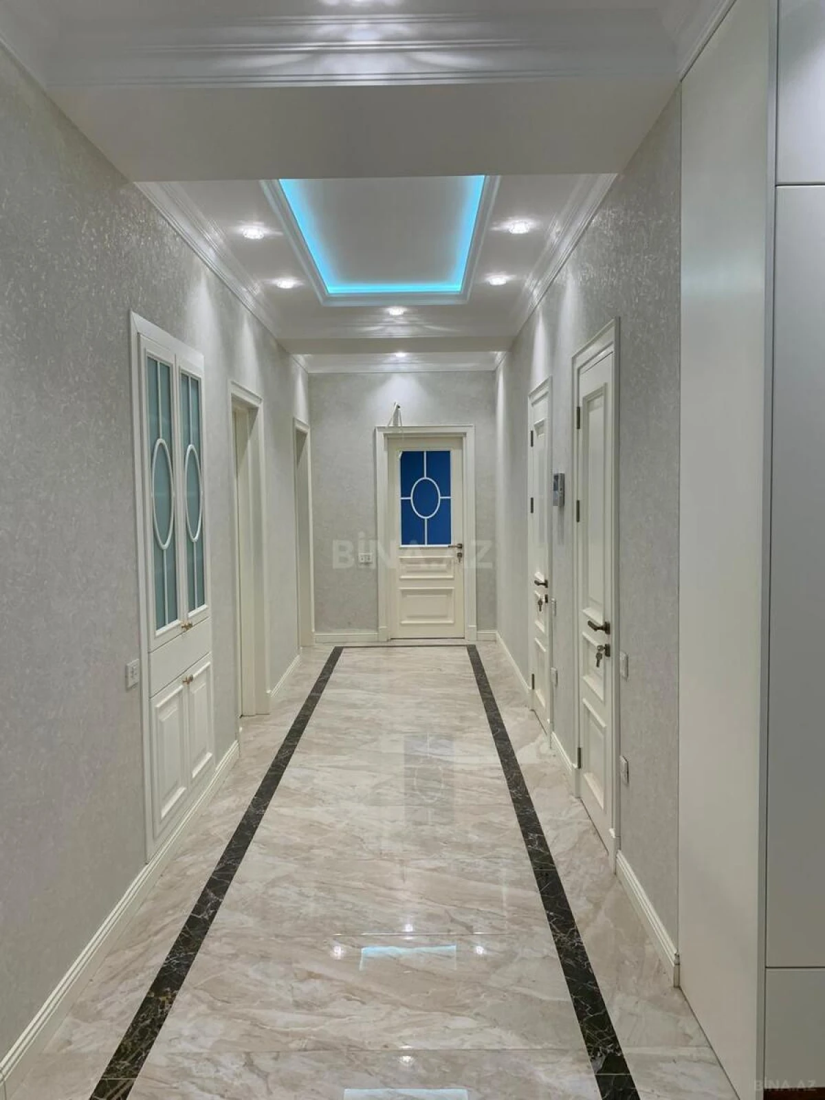 Kirayə verilir 3 otaqlı mənzil 168 m²