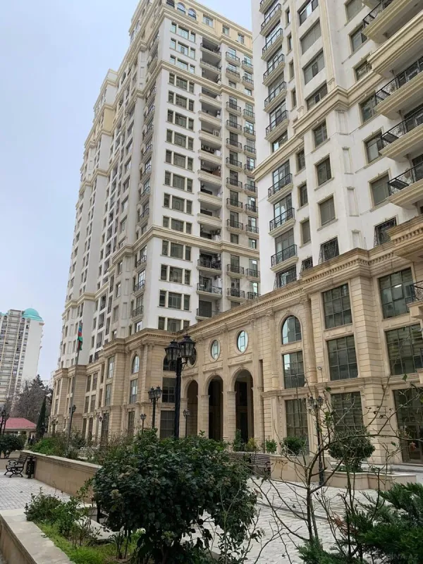 Kirayə verilir 3 otaqlı mənzil 168 m²