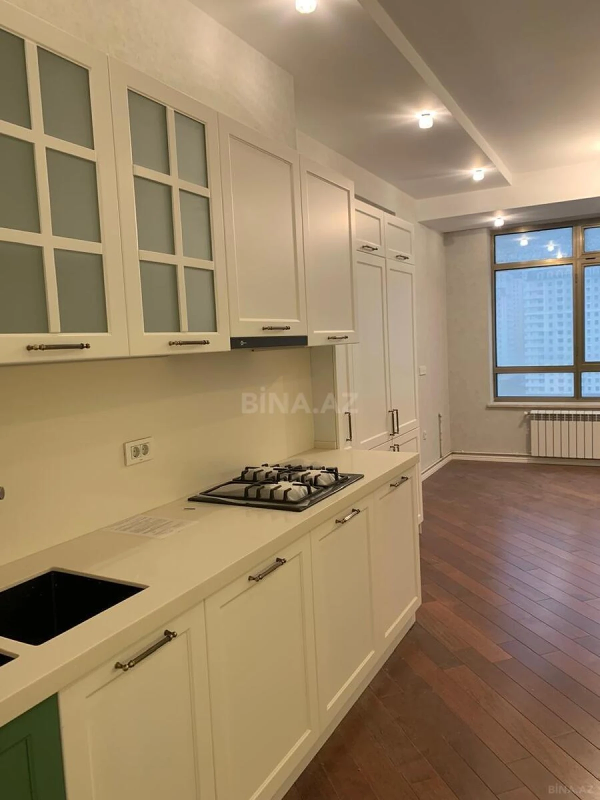 Kirayə verilir 3 otaqlı mənzil 168 m²