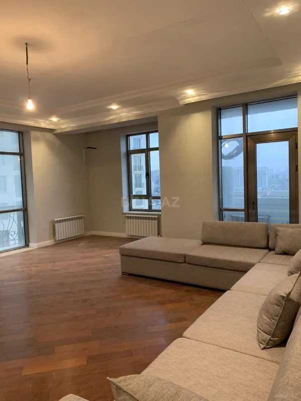 Kirayə verilir 3 otaqlı mənzil 168 m²