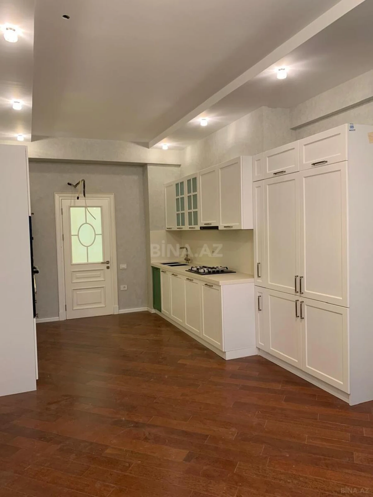 Kirayə verilir 3 otaqlı mənzil 168 m²