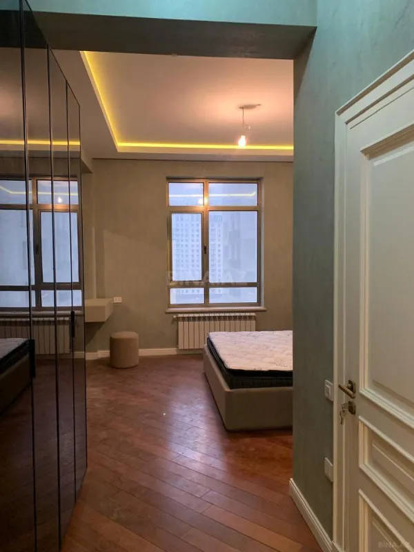 Kirayə verilir 3 otaqlı mənzil 168 m²