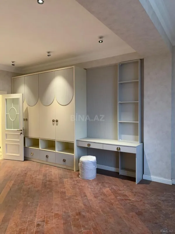 Kirayə verilir 3 otaqlı mənzil 168 m²