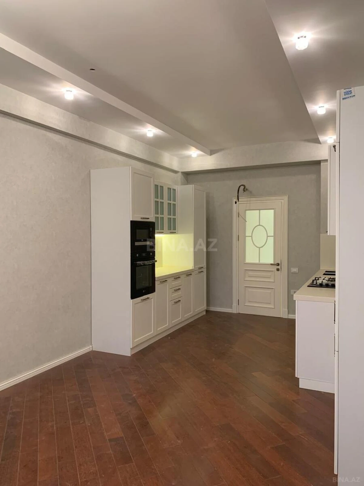 Kirayə verilir 3 otaqlı mənzil 168 m²