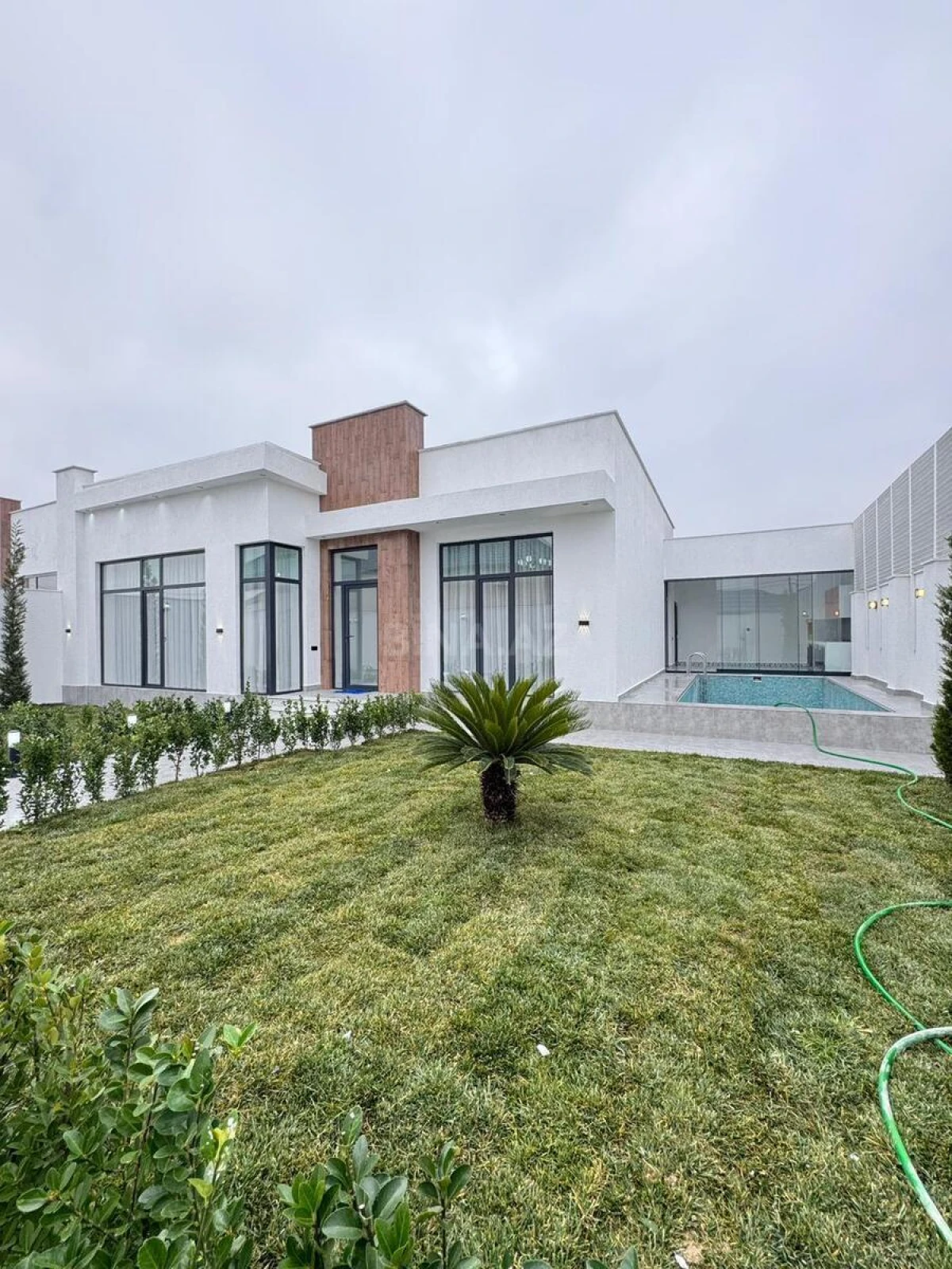 Satılır 4 otaqlı həyət evi 180 m²