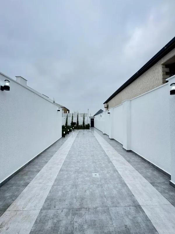 Satılır 4 otaqlı həyət evi 180 m²