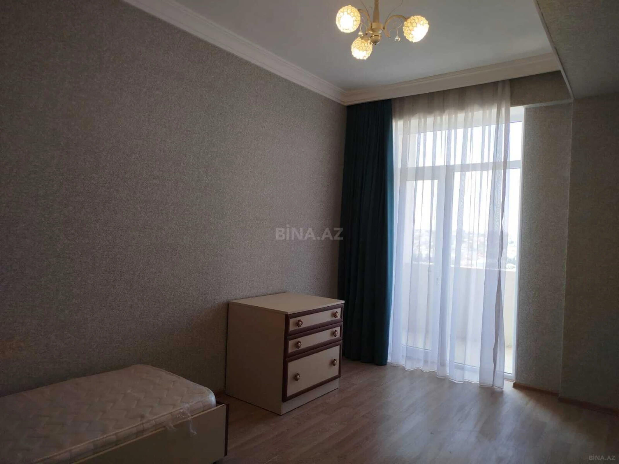 Satılır 3 otaqlı mənzil 110 m²