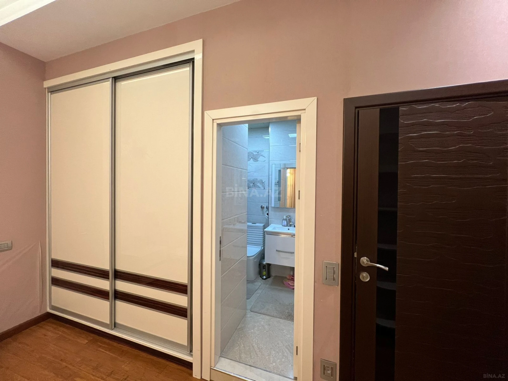 Kirayə verilir 3 otaqlı mənzil 145 m²